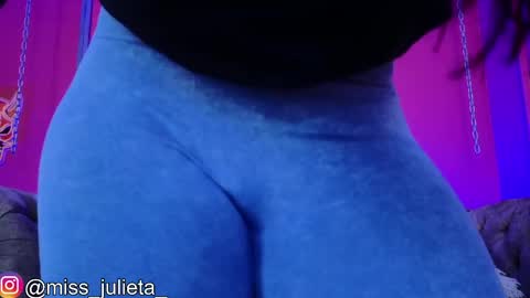 Snapshot of julieta_russell chatting on 12, 5, 2026 Julieta online show from 12, 5, 2026