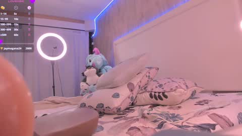 Julieta Vargas online show from 5, 1, 2025