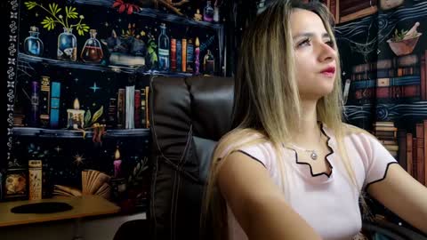 Julietta Jackson online show from 2, 1, 2025