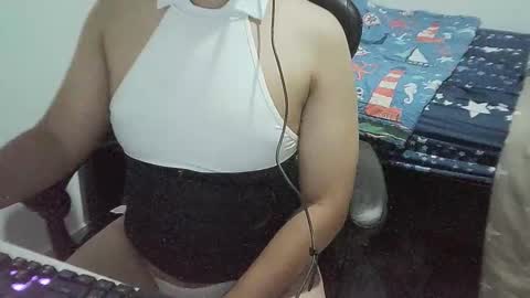 Snapshot of juligurlygirly chatting on 29, 9, 2025 juligurlygirly online show from 29, 9, 2025