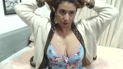 Snapshot of juliialove_ chatting on 19, 12, 2024 Juliia online show from 19, 12, 2024