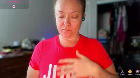 Snapshot of julimonroe chatting on 3, 11, 2025 Juli Monroe online show from 3, 11, 2025