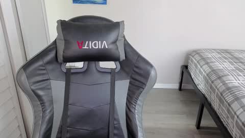 julyclb online show from 14, 1, 2026