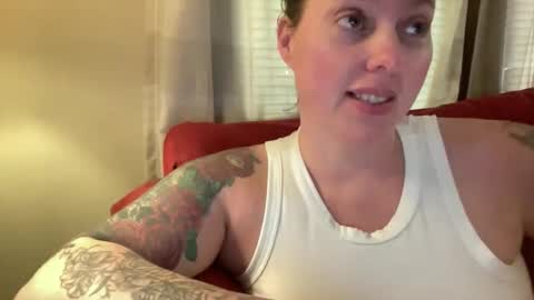 Flirty influncer online show from 4, 3, 2026