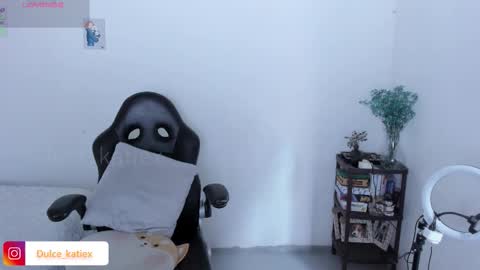 Snapshot of just_katiex chatting on 28, 3, 2026 Sofia online show from 28, 3, 2026