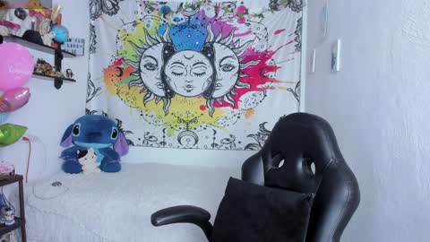 Snapshot of just_katiex chatting on 8, 4, 2026 Sofia online show from 8, 4, 2026