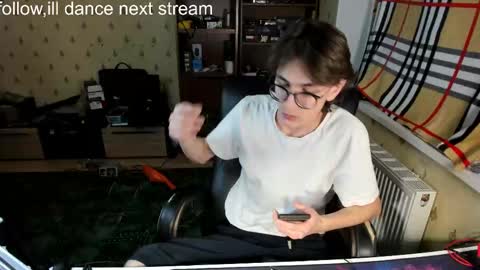 Snapshot of just_tip_me chatting on 11, 10, 2025 just_tip_me online show from 11, 10, 2025