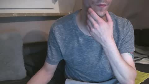 Snapshot of justboriing chatting on 4, 10, 2025 justboriing online show from 4, 10, 2025