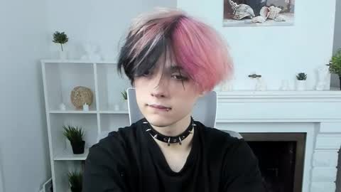 Snapshot of justin_twinkboy chatting on 28, 9, 2025 JUSTIN online show from 28, 9, 2025