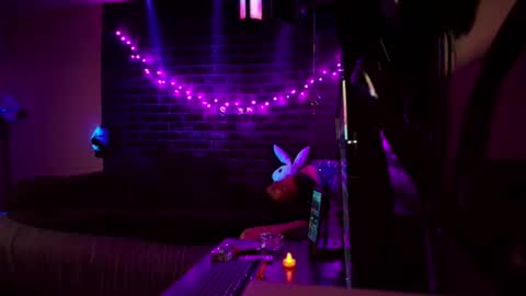 Eetantungfuk Mias online show from 2, 12, 2024