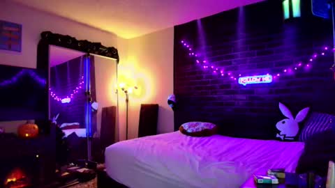 Eetantungfuk Mias online show from 9, 12, 2024