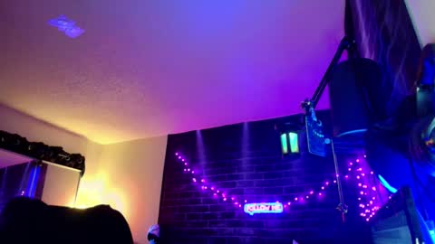 Eetantungfuk Mias online show from 9, 12, 2024