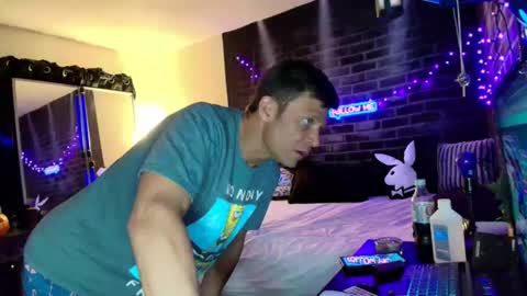 Eetantungfuk Mias online show from 9, 12, 2024