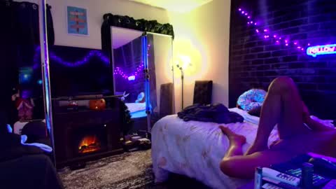 Eetantungfuk Mias online show from 10, 12, 2024