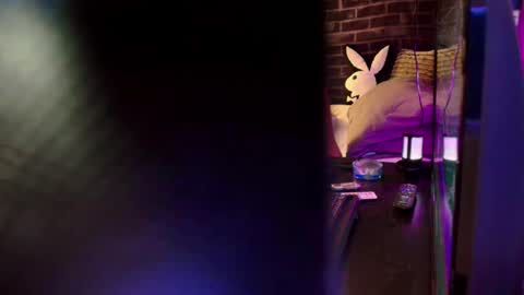 Eetantungfuk Mias online show from 12, 12, 2024