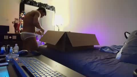 Eetantungfuk Mias online show from 17, 12, 2024