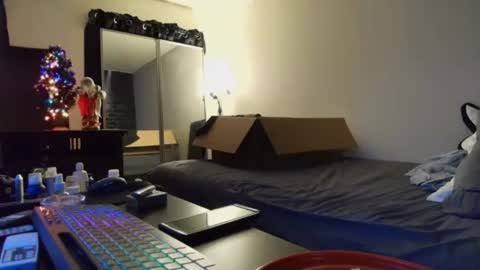 Eetantungfuk Mias online show from 17, 12, 2024