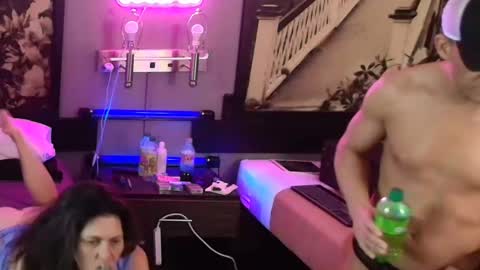 Eetantungfuk Mias online show from 13, 1, 2025