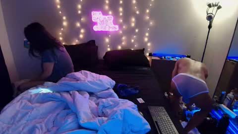 Eetantungfuk Mias online show from 20, 1, 2025