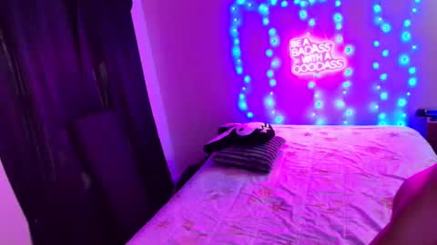 Eetantungfuk Mias online show from 23, 1, 2025