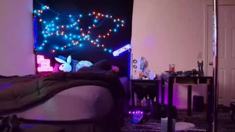 Eetantungfuk Mias online show from 10, 2, 2025