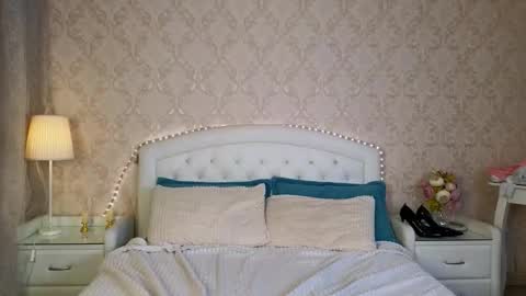 Kaia Monday Thursday FridaySaturdaySunday online show from 9, 11, 2025