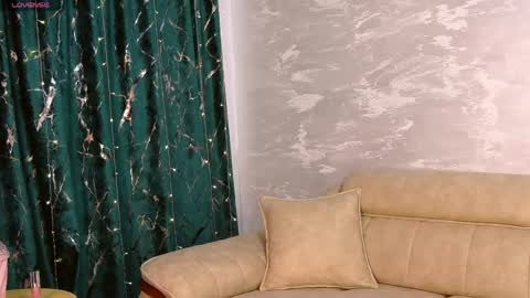 Kaila Lewis online show from 14, 4, 2026