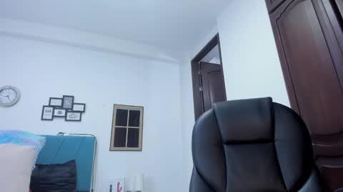 Snapshot of kam_lopez chatting on 4, 10, 2025 Kamilalopez online show from 4, 10, 2025