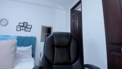 Snapshot of kam_lopez chatting on 4, 11, 2025 Kamilalopez online show from 4, 11, 2025