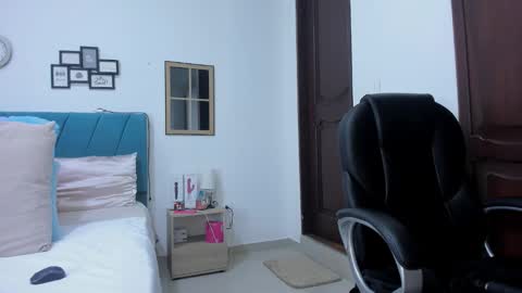 Snapshot of kam_lopez chatting on 18, 11, 2025 Kamilalopez online show from 18, 11, 2025