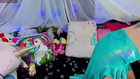 hello  Im Danni online show from 23, 11, 2025