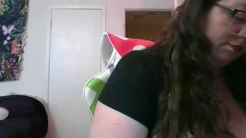 Snapshot of karamelbaby89 chatting on 9, 2, 2025 karamelbaby89 online show from 9, 2, 2025