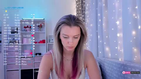 Snapshot of karamelsw chatting on 10, 2, 2025 Julia online show from 10, 2, 2025