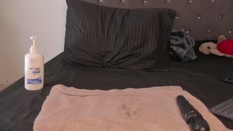 karely_laurent online show from 12, 6, 2026
