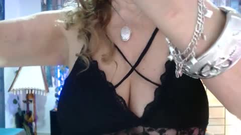 Snapshot of karima_sarabe chatting on 4, 12, 2024 karima_sarabe online show from 4, 12, 2024