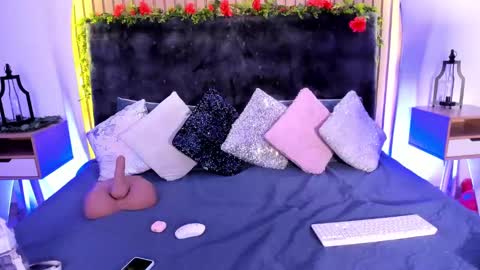 Karla Gonzaless online show from 5, 3, 2025