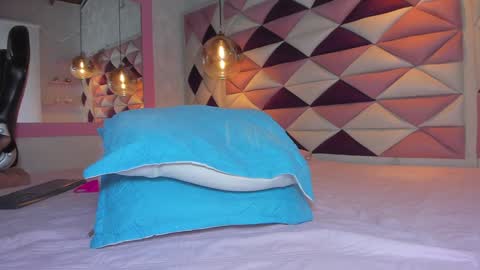 karolina  online show from 11, 1, 2025