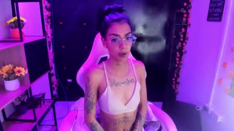 karlaslutskinny__ online show from 20, 2, 2026