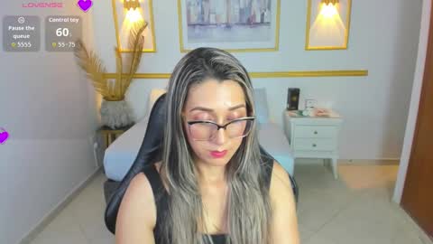 karlyy_ online show from 21, 11, 2025