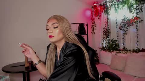 Snapshot of karol_elegance_ chatting on 7, 5, 2026 karol online show from 7, 5, 2026