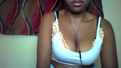 Snapshot of karoliee chatting on 1, 6, 2026 karoliee online show from 1, 6, 2026