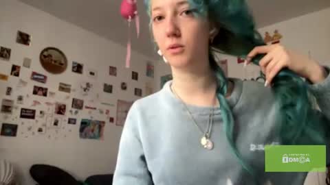 Karoline here online show from 24, 7, 2026
