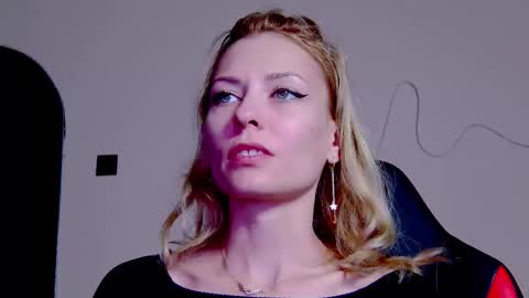 karoline121 online show from 9, 11, 2025