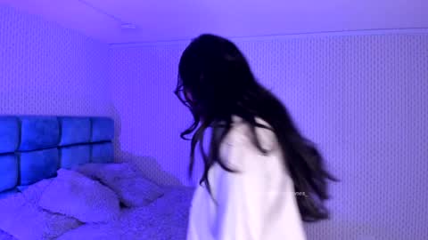 Karoline  online show from 1, 2, 2025