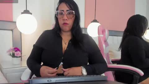 karolwest_ online show from 6, 11, 2025