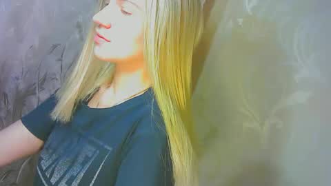 Snapshot of karolynafox chatting on 13, 9, 2025 Caroline Fox online show from 13, 9, 2025