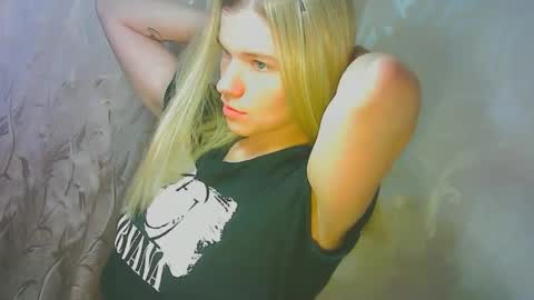 Snapshot of karolynafox chatting on 14, 9, 2025 Caroline Fox online show from 14, 9, 2025