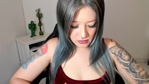 Snapshot of kat_apple chatting on 21, 9, 2025 Alicia online show from 21, 9, 2025