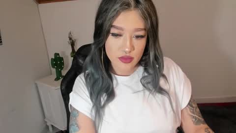 Snapshot of kat_apple chatting on 8, 10, 2025 Alicia online show from 8, 10, 2025