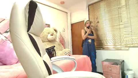 Snapshot of kataleya_bella chatting on 19, 11, 2025 kataleya_bella online show from 19, 11, 2025